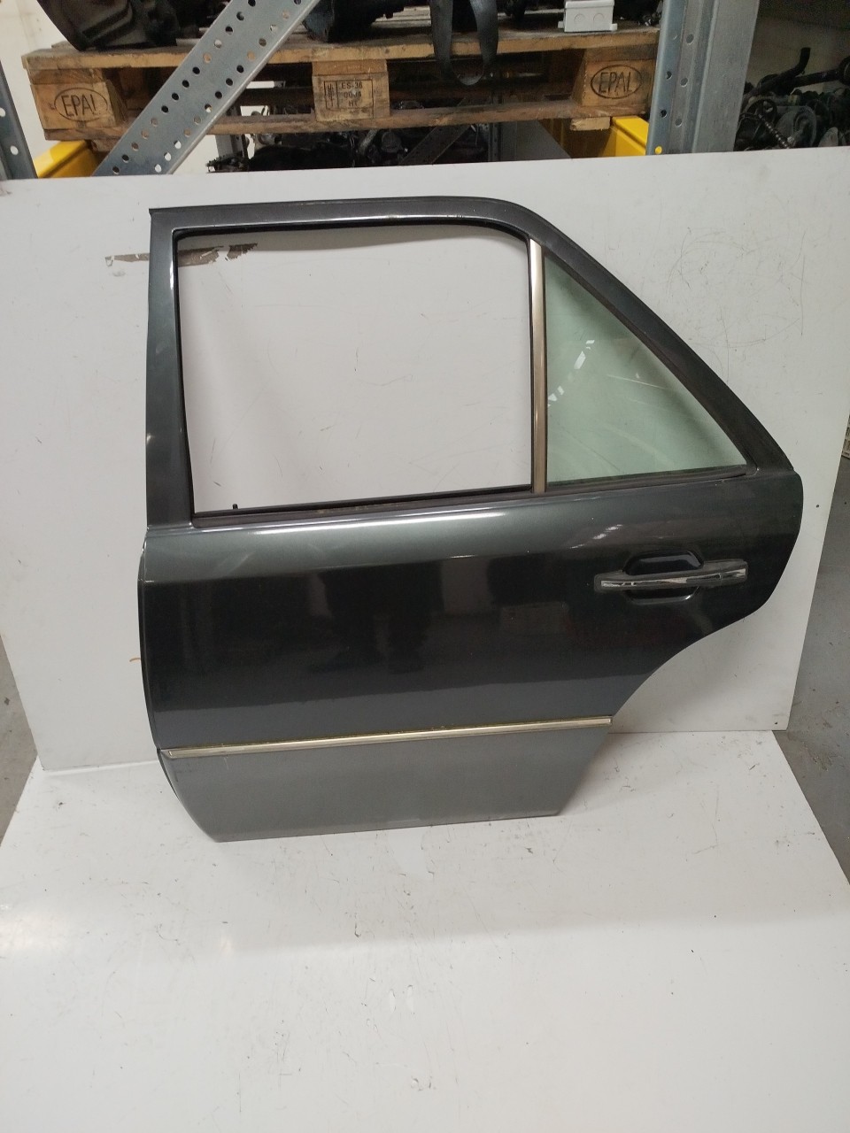 Porta Tras ESQ MERCEDES-BENZ TRÊS VOLUMES  de 1984 a 1993