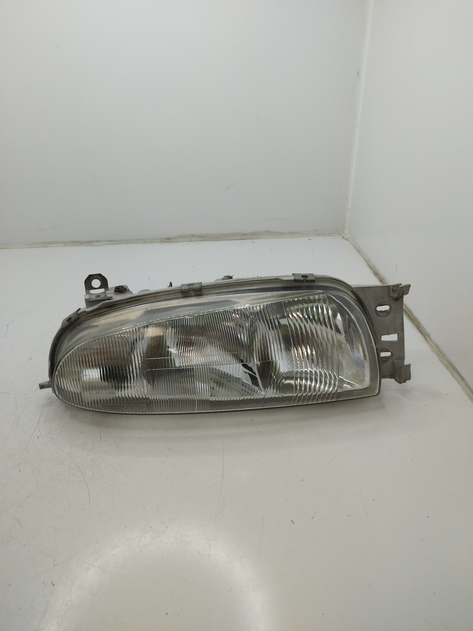 Farol/ Otica Dianteiro DTO FORD FIESTA IV  de 1995 a 2002