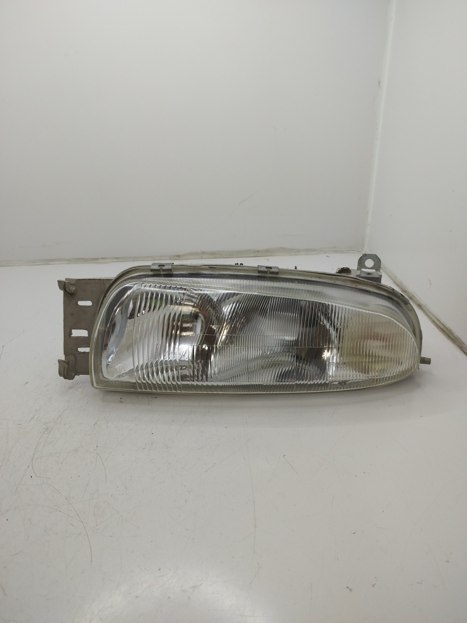 Farol/ Otica Dianteiro ESQ FORD FIESTA IV  de 1995 a 2002
