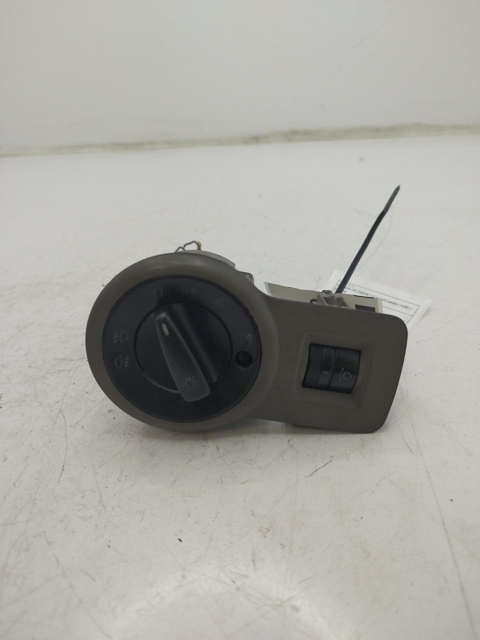 Botão / Interruptor de Luzes SKODA OCTAVIA I Caixa/Combi  de 2000 a 2010