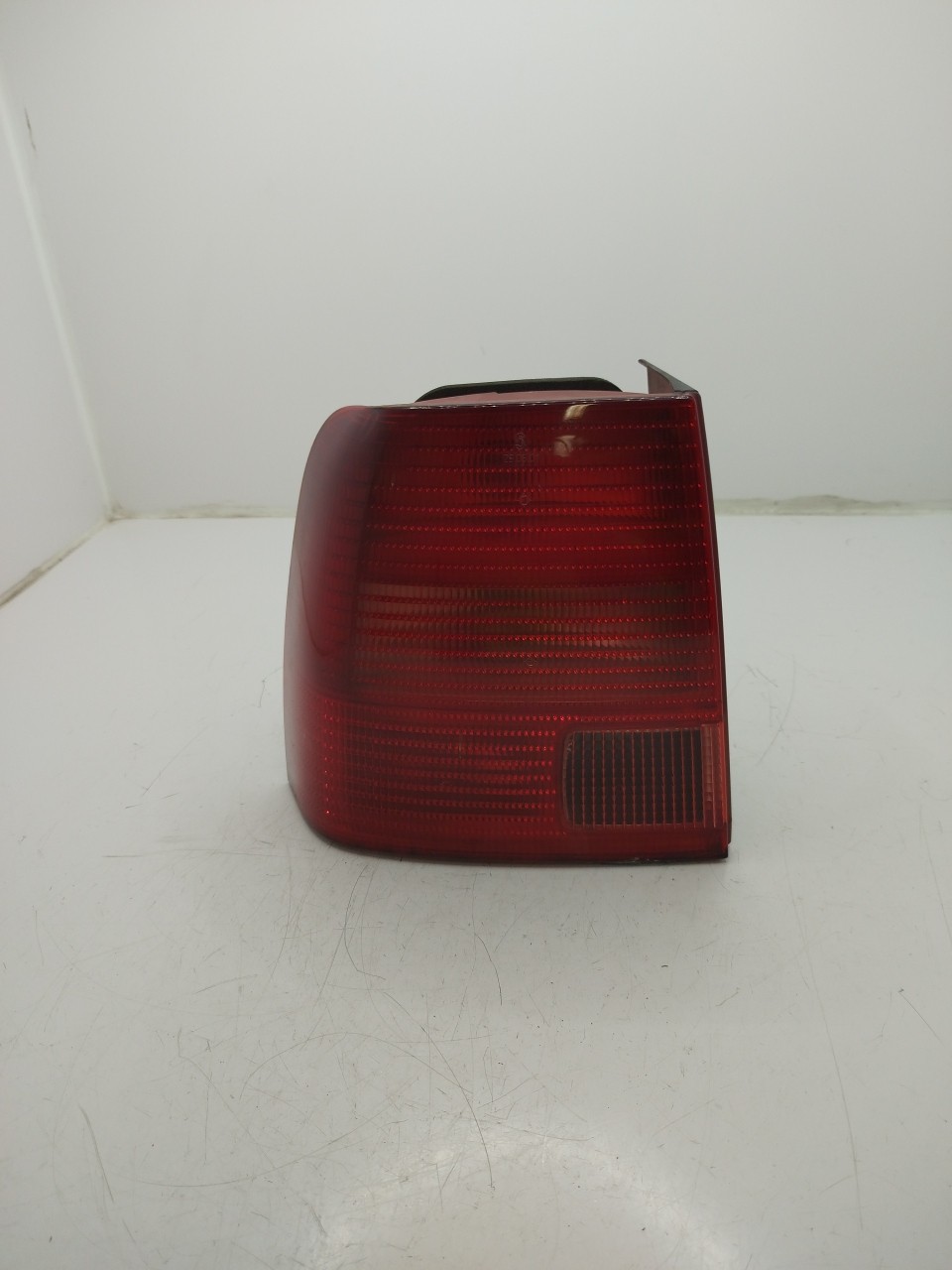Farolim Stop Esq VOLKSWAGEN PASSAT  de 1996 a 2001