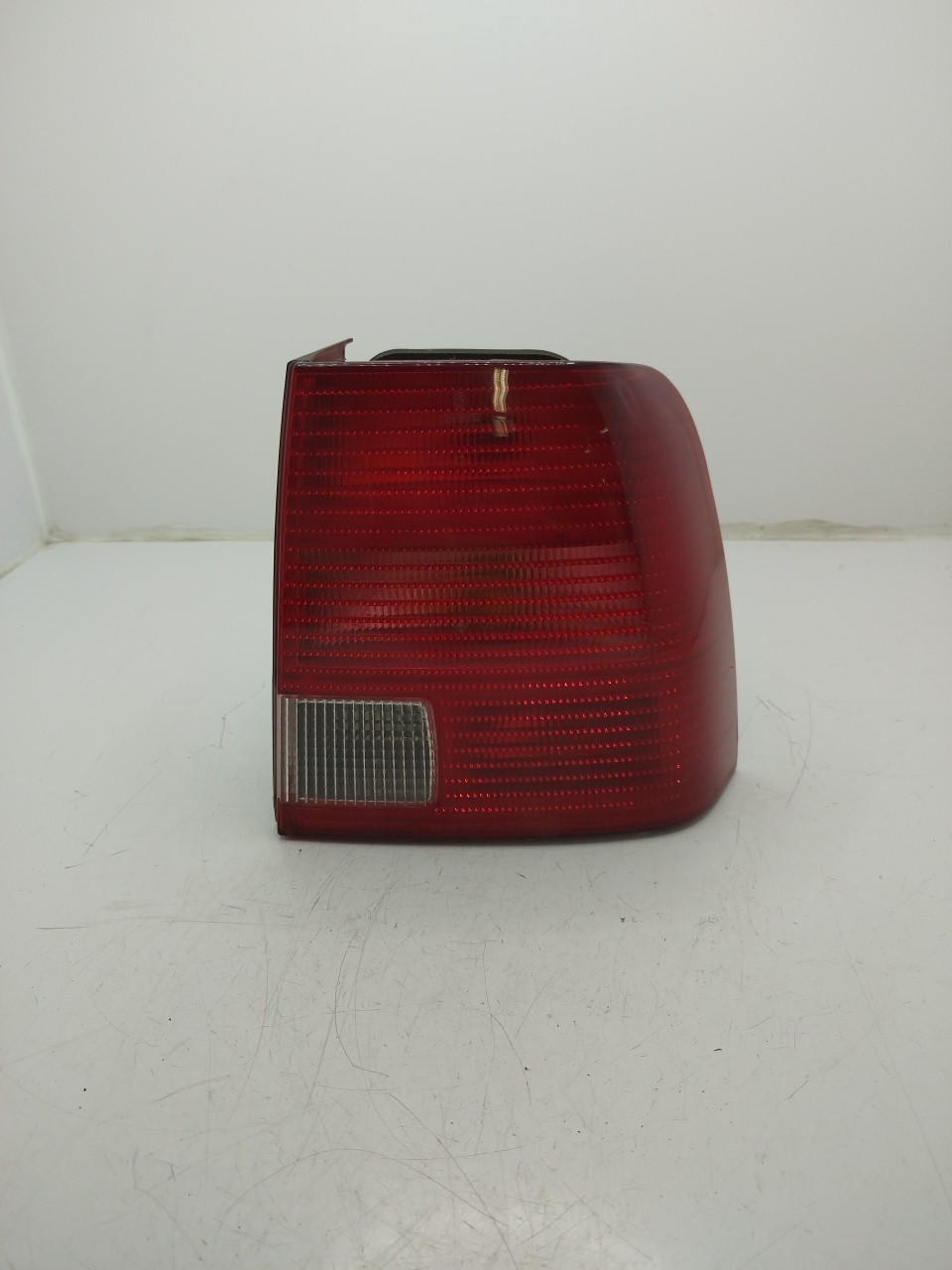 Farolim Stop Dto VOLKSWAGEN PASSAT  de 1996 a 2001