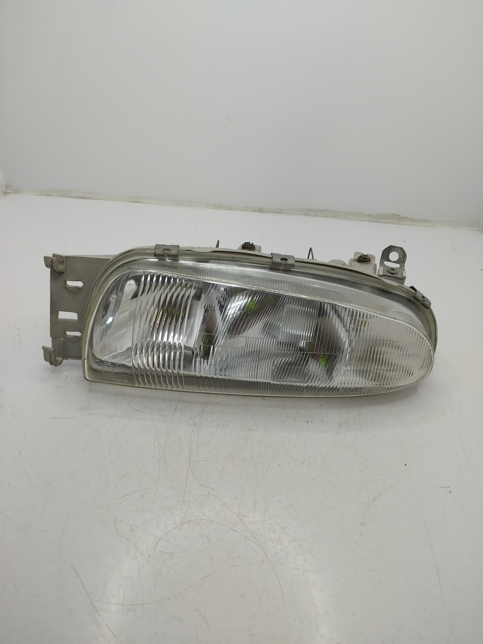 Farol/ Otica Dianteiro ESQ FORD FIESTA IV  de 1995 a 2002