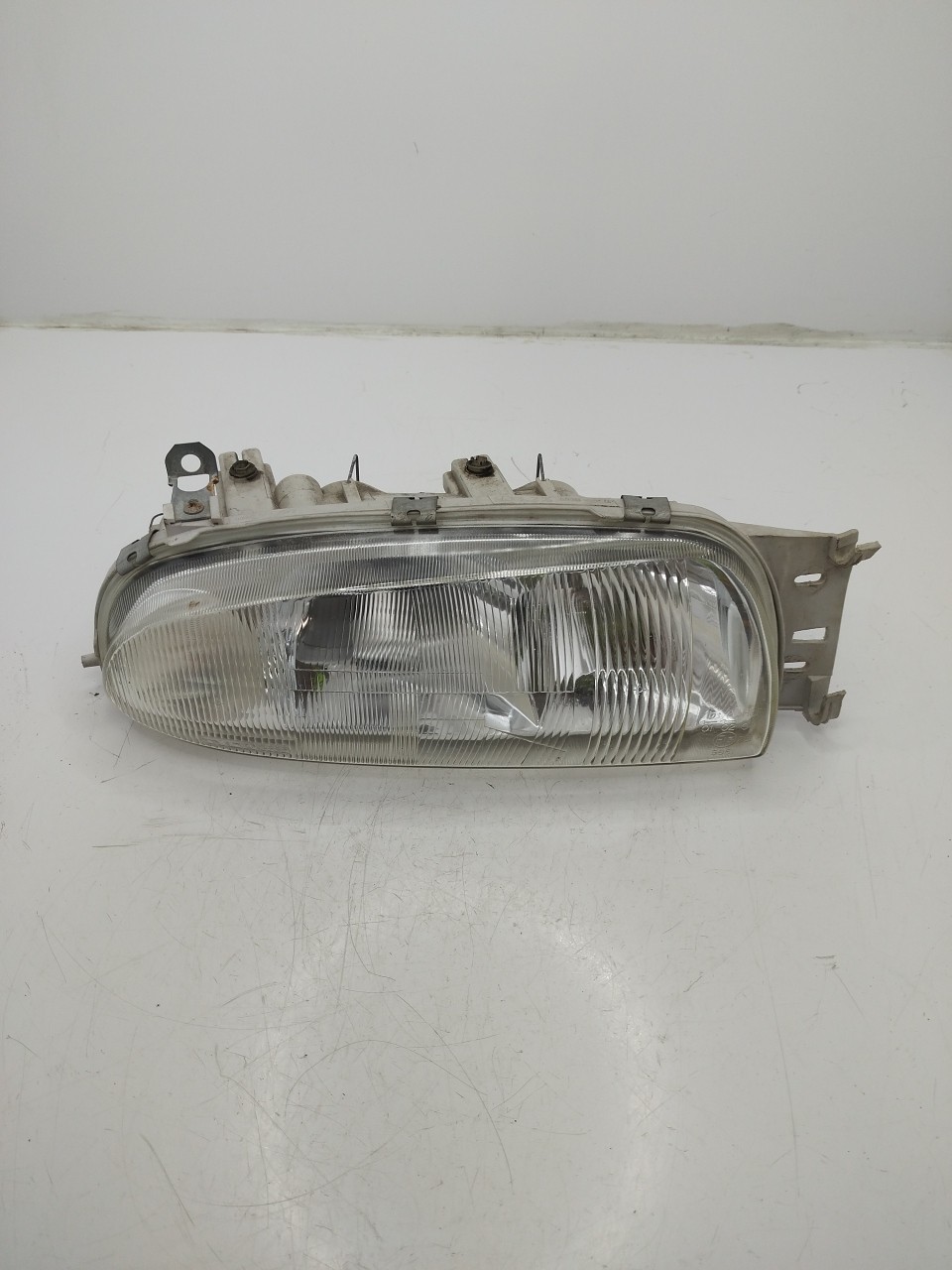 Farol/ Otica Dianteiro DTO FORD FIESTA IV  de 1995 a 2002