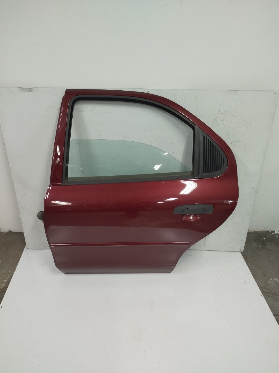 Porta Tras ESQ FORD MONDEO I  de 1993 a 1996