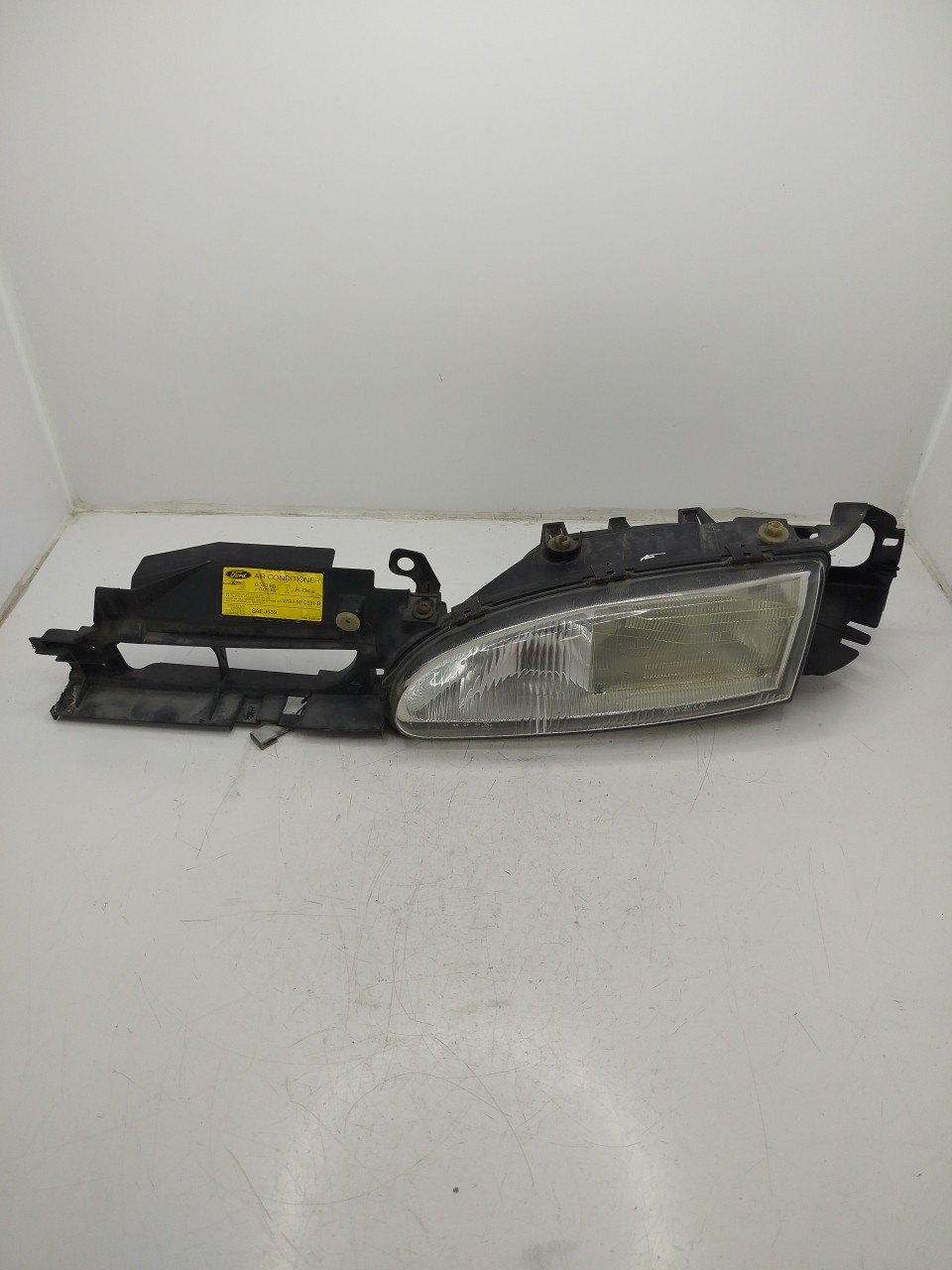 Farol/ Otica Dianteiro ESQ FORD MONDEO I  de 1993 a 1996
