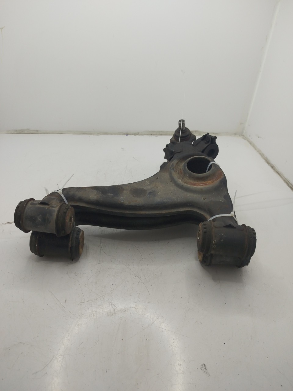 TRIANGULO DA SUSPENSÃO MERCEDES-BENZ TRÊS VOLUMES  de 1984 a 1993