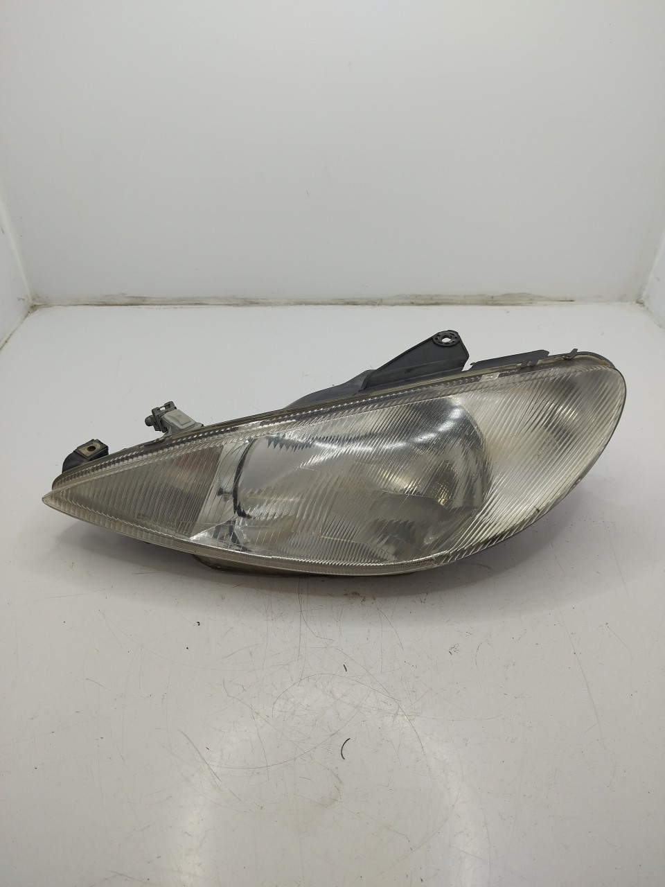 Farol/ Otica Dianteiro ESQ PEUGEOT 206  de  a 