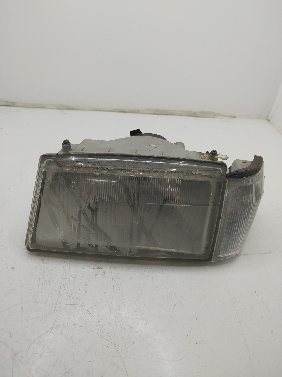 Farol/ Otica Dianteiro ESQ FIAT UNO  de 1983 a 2006