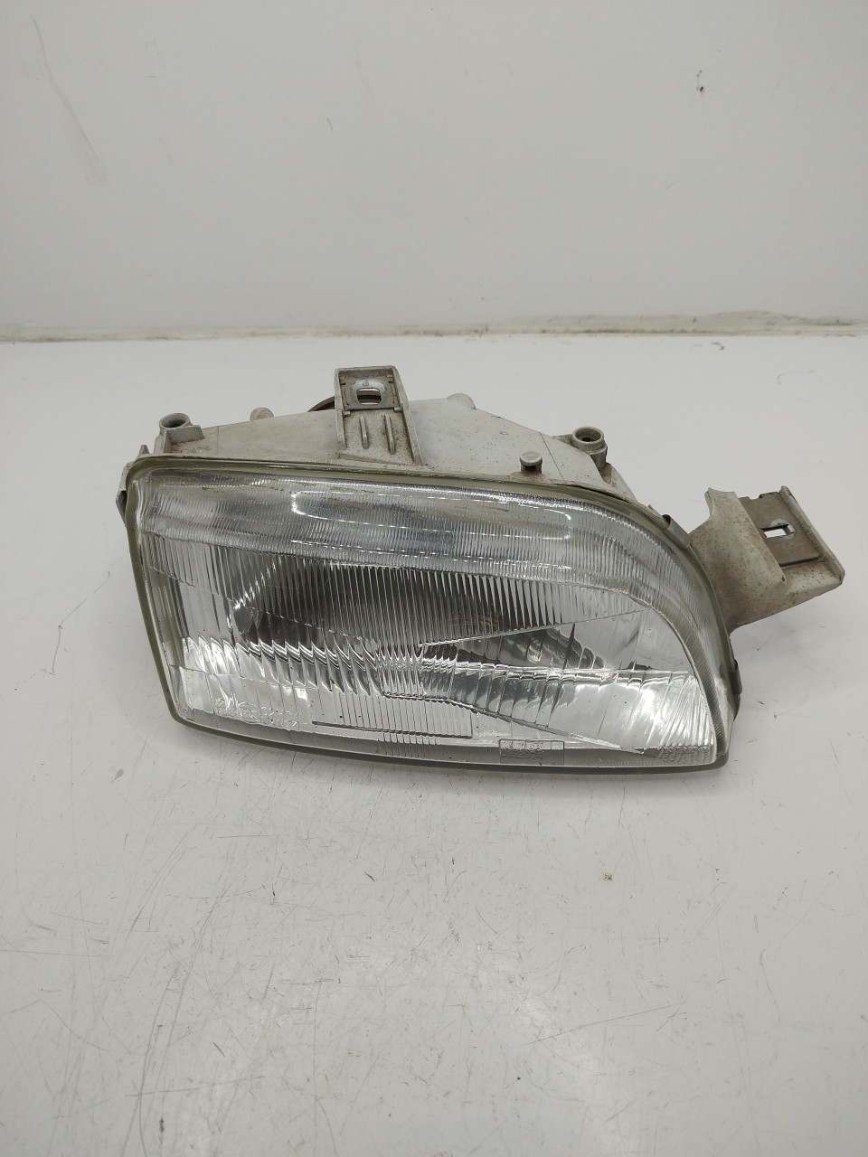 Farol/ Otica Dianteiro DTO FIAT PUNTO  de 1993 a 1999