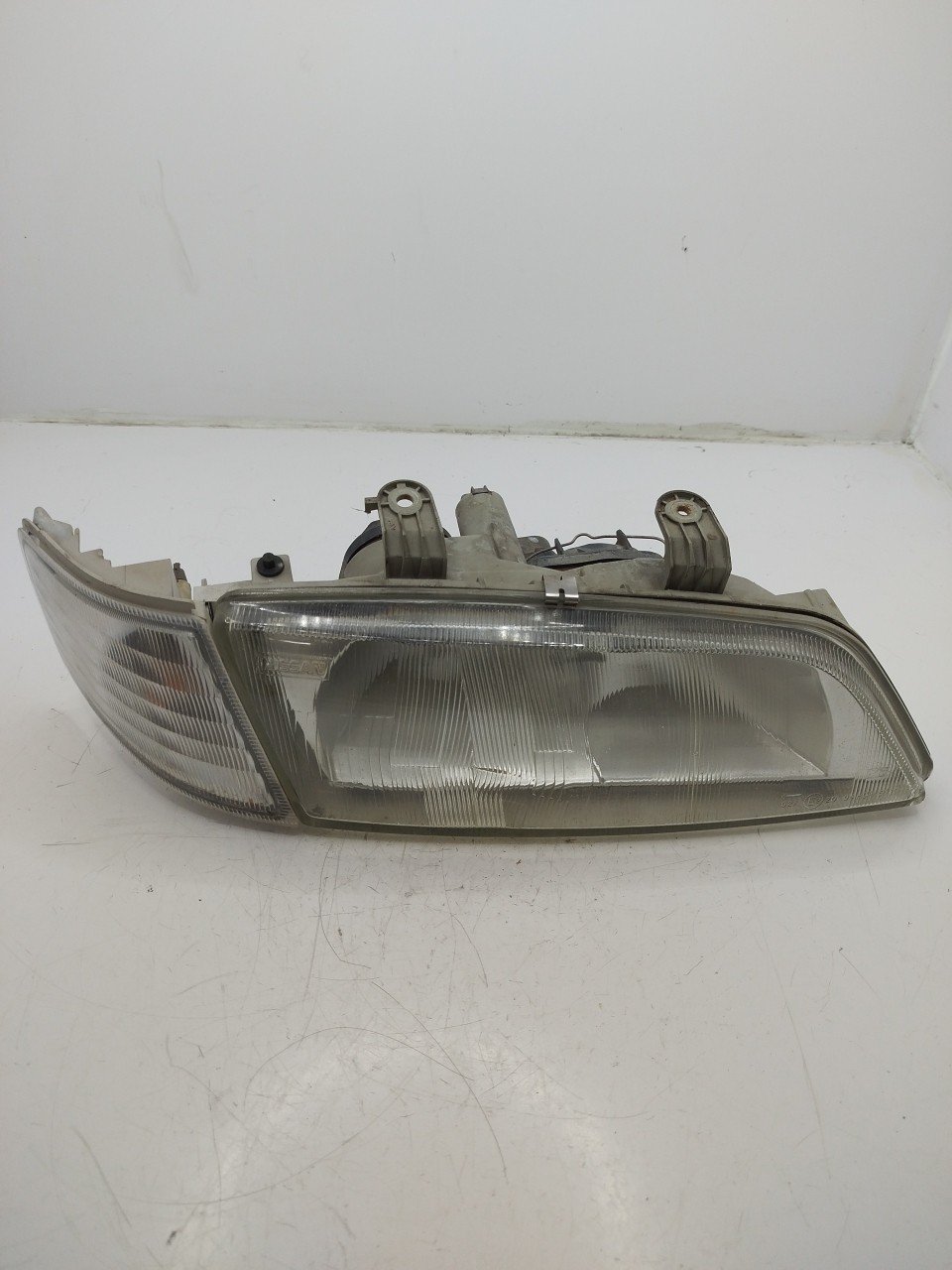 Farol/ Otica Dianteiro DTO NISSAN PRIMERA  de 1996 a 2001