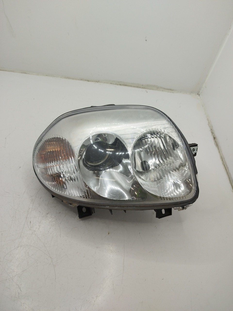 Farol/ Otica Dianteiro DTO RENAULT Clio II  de  a 