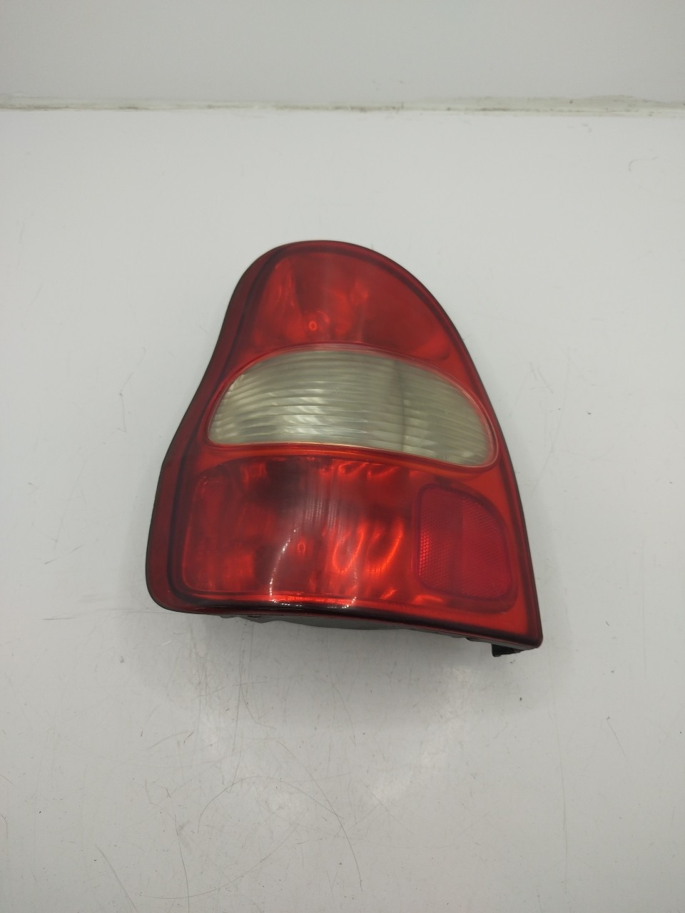 Farolim Stop Esq KIA CARNIVAL II  de 1999 a 2007