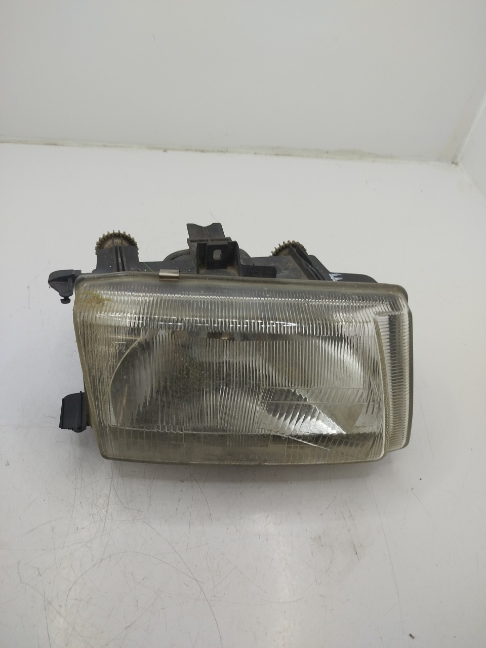 Farol/ Otica Dianteiro ESQ VOLKSWAGEN Caddy II  de  a 