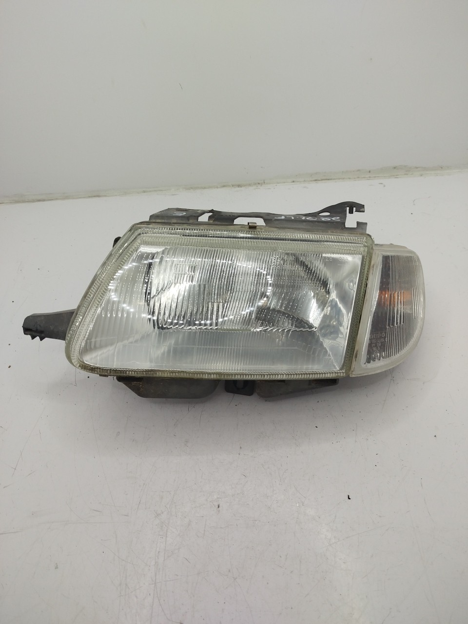 Farol/ Otica Dianteiro ESQ CITROEN SAXO  de 1996 a 2004