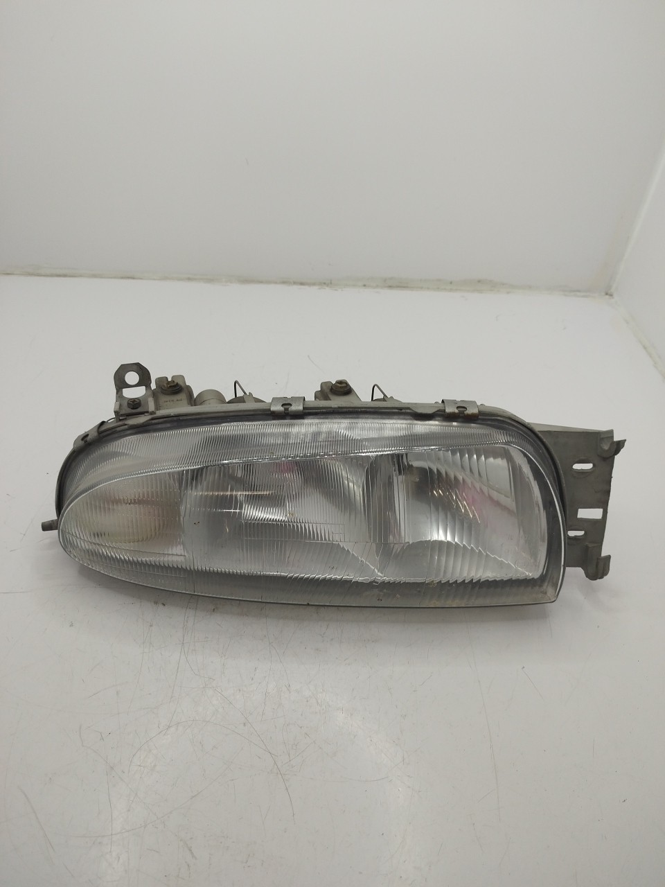 Farol/ Otica Dianteiro DTO FORD FIESTA IV  de 1995 a 2002