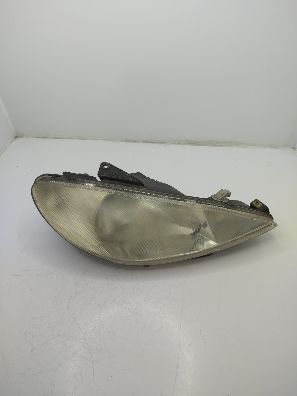 Farol/ Otica Dianteiro DTO PEUGEOT 206  de  a 