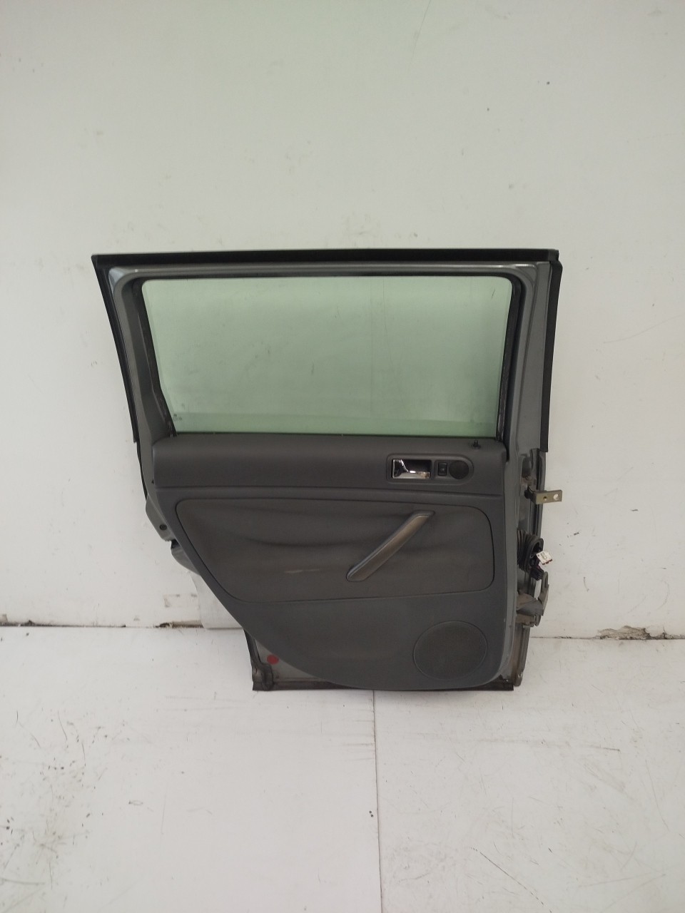 Porta Tras ESQ VOLKSWAGEN PASSAT Variant  de 2000 a 2005