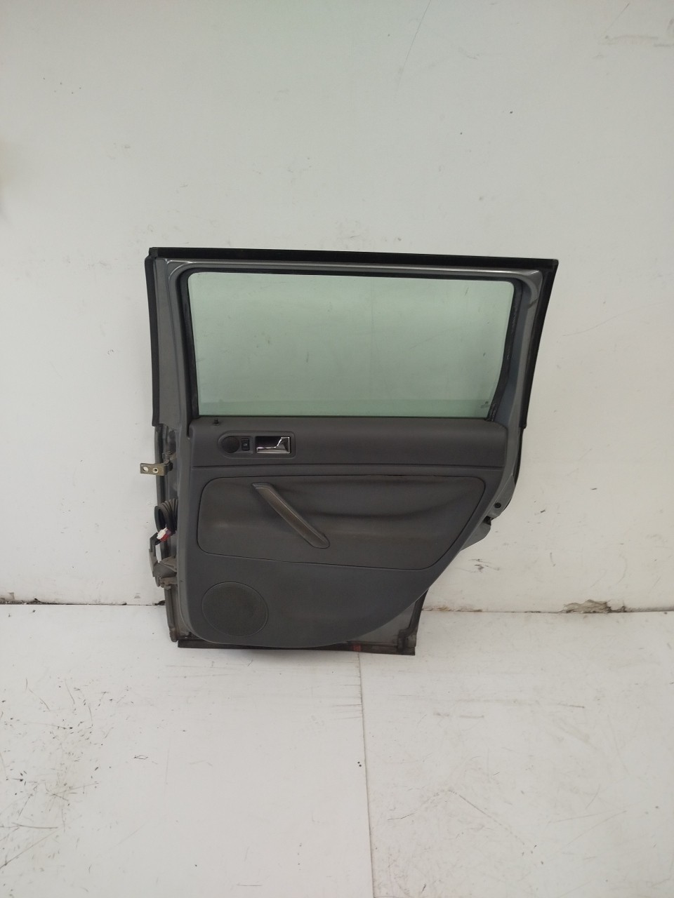 Porta Tras DTO  VOLKSWAGEN PASSAT Variant  de 2000 a 2005