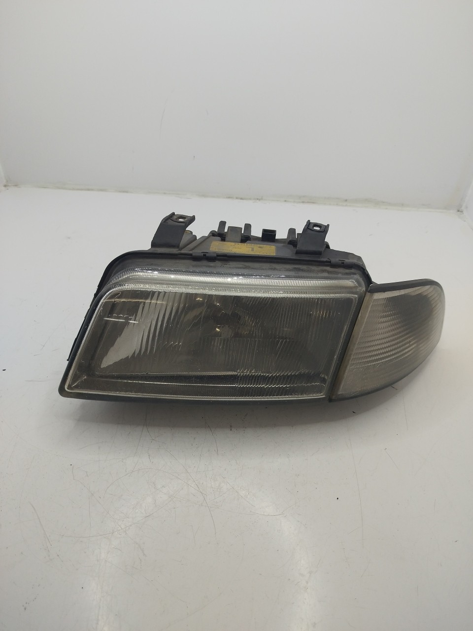 Farol/ Otica Dianteiro ESQ AUDI A4  de 1994 a 2001