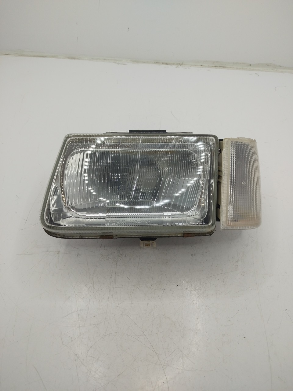 Farol/ Otica Dianteiro ESQ OPEL CORSA A Caixa  de 1986 a 1994
