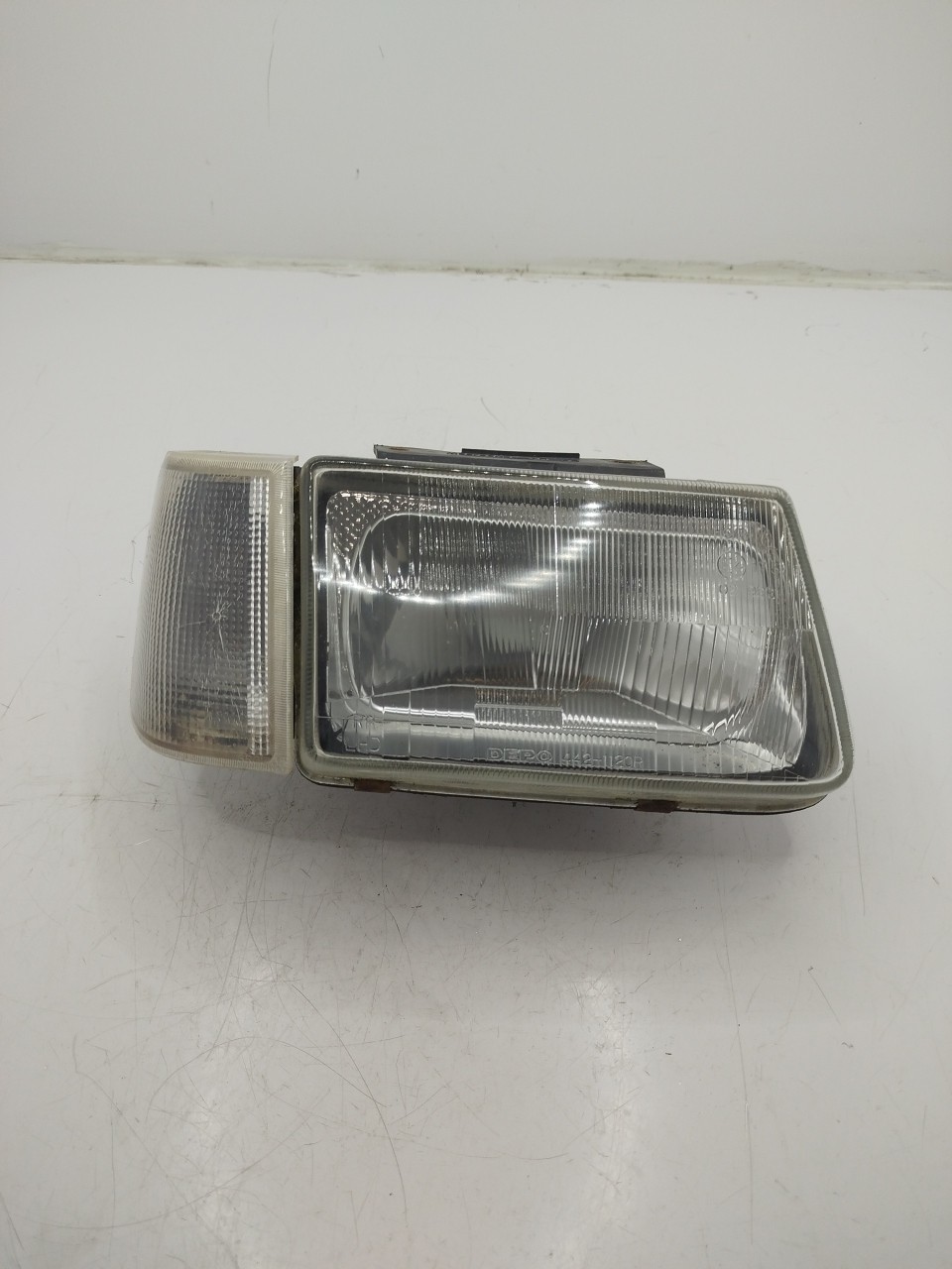 Farol/ Otica Dianteiro DTO OPEL CORSA A Caixa  de 1986 a 1994