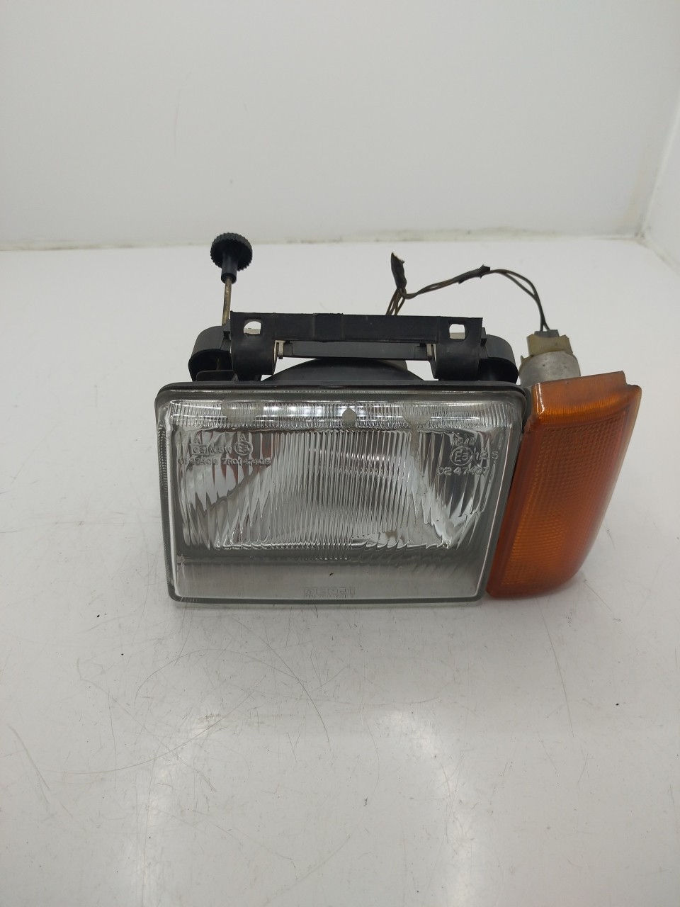 Farol/ Otica Dianteiro ESQ OPEL CORSA A Caixa  de 1986 a 1994