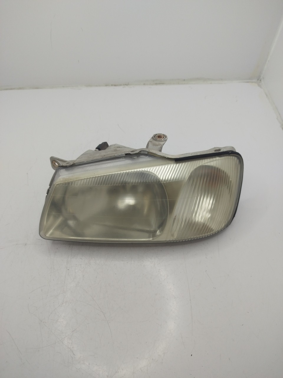 Farol/ Otica Dianteiro ESQ HYUNDAI ACCENT II  de 1999 a 2006