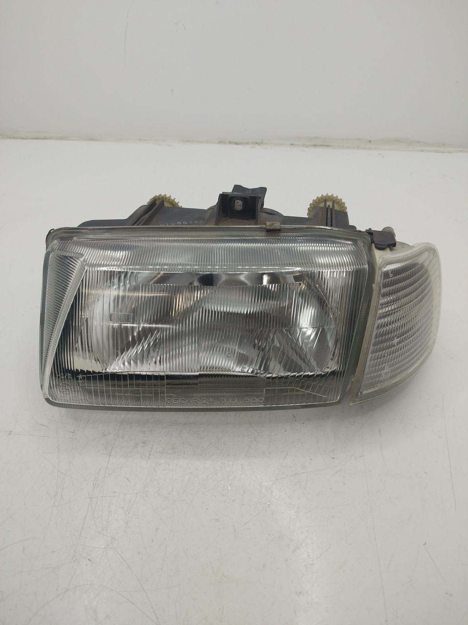 Farol/ Otica Dianteiro ESQ SEAT CORDOBA  de 1993 a 2002