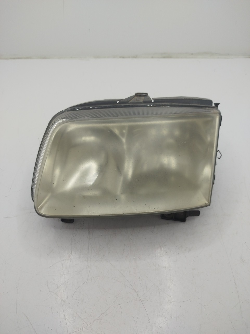Farol/ Otica Dianteiro ESQ VOLKSWAGEN Polo  de  a 