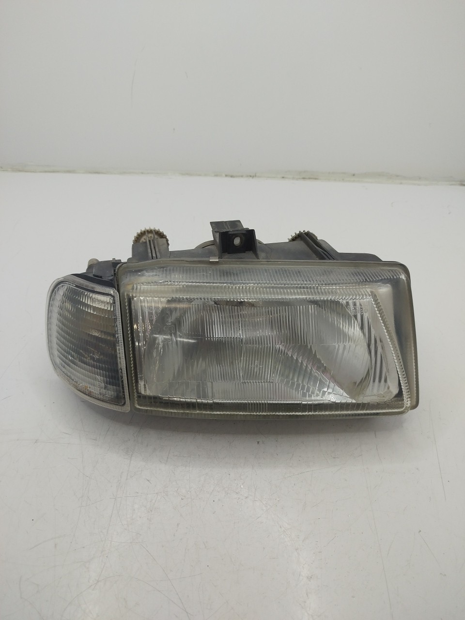 Farol/ Otica Dianteiro DTO SEAT IBIZA II  de 1993 a 2002