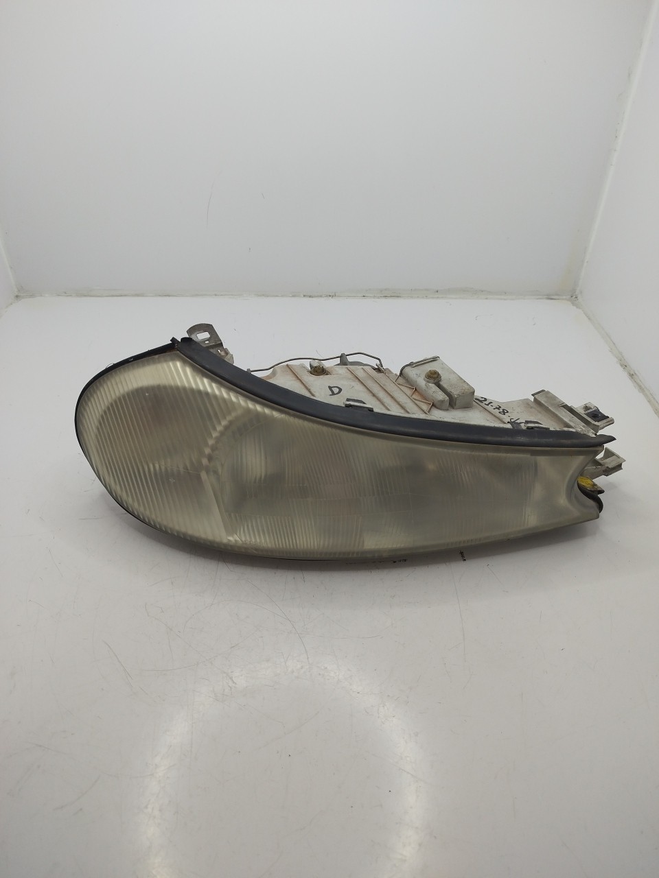 Farol/ Otica Dianteiro DTO FORD MONDEO II  de 1996 a 2000