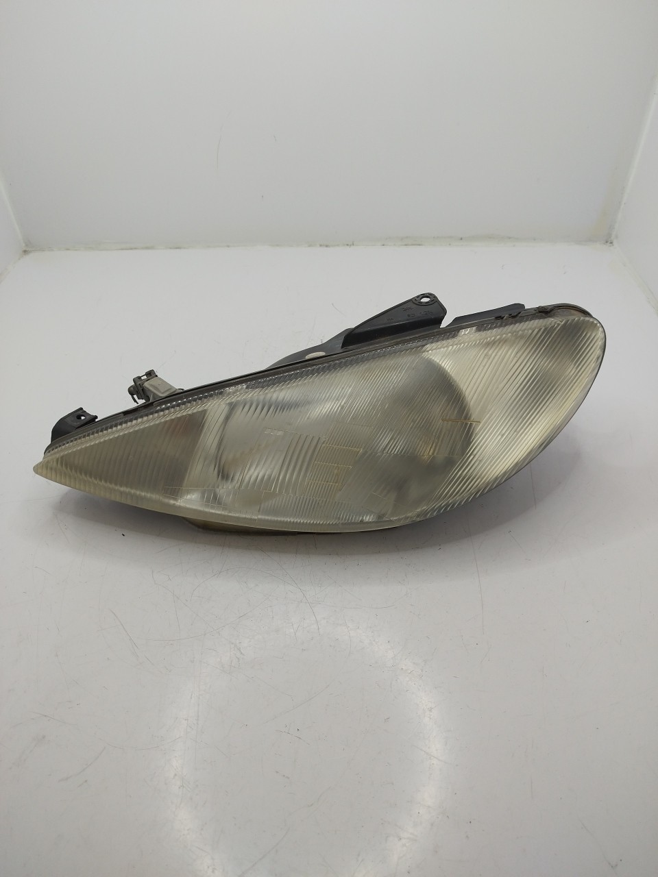 Farol/ Otica Dianteiro ESQ PEUGEOT 206  de  a 