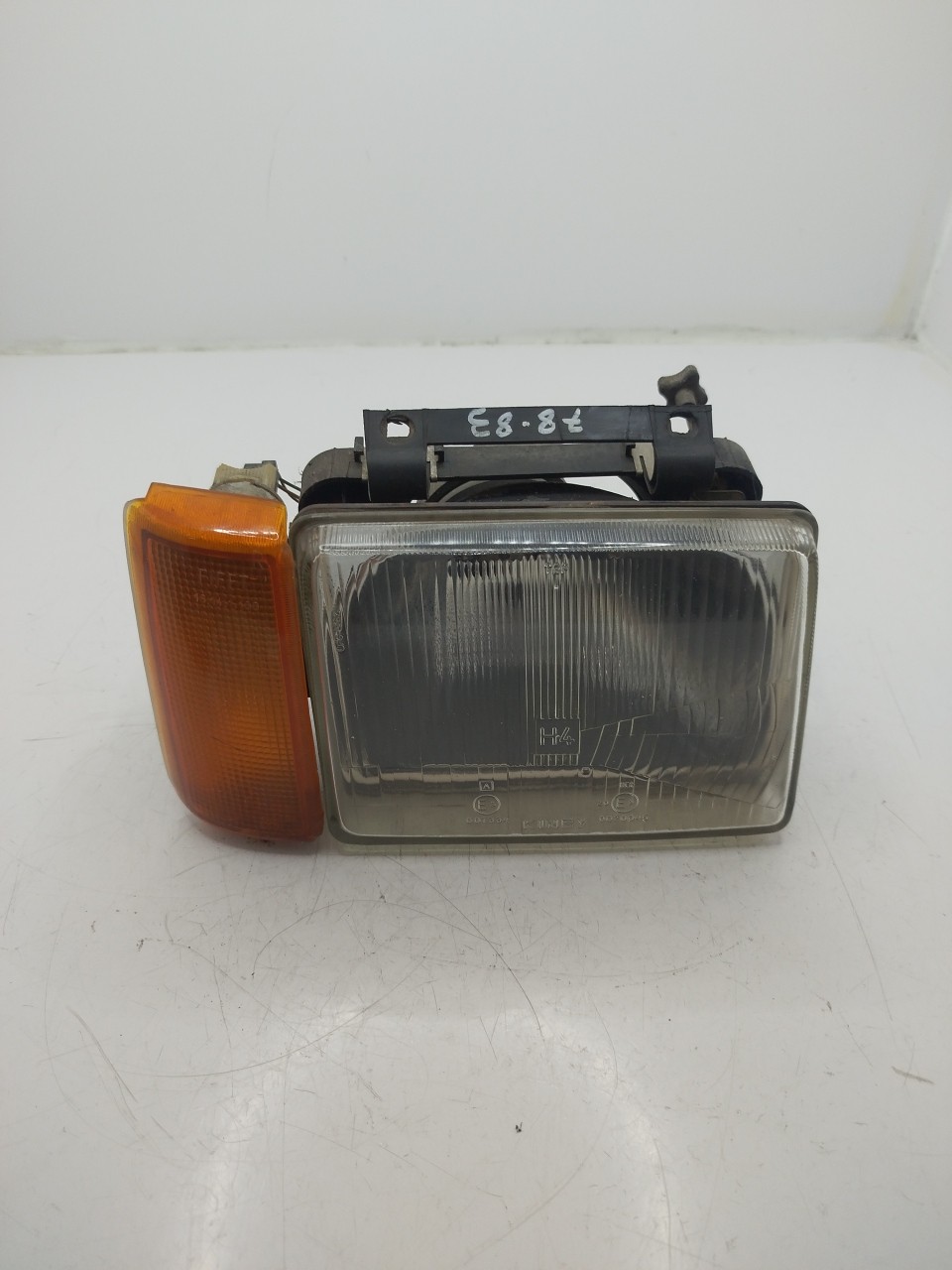 Farol/ Otica Dianteiro DTO OPEL CORSA A TR  de 1982 a 1993