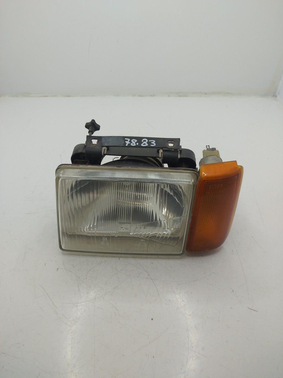 Farol/ Otica Dianteiro ESQ OPEL CORSA A TR  de 1982 a 1993
