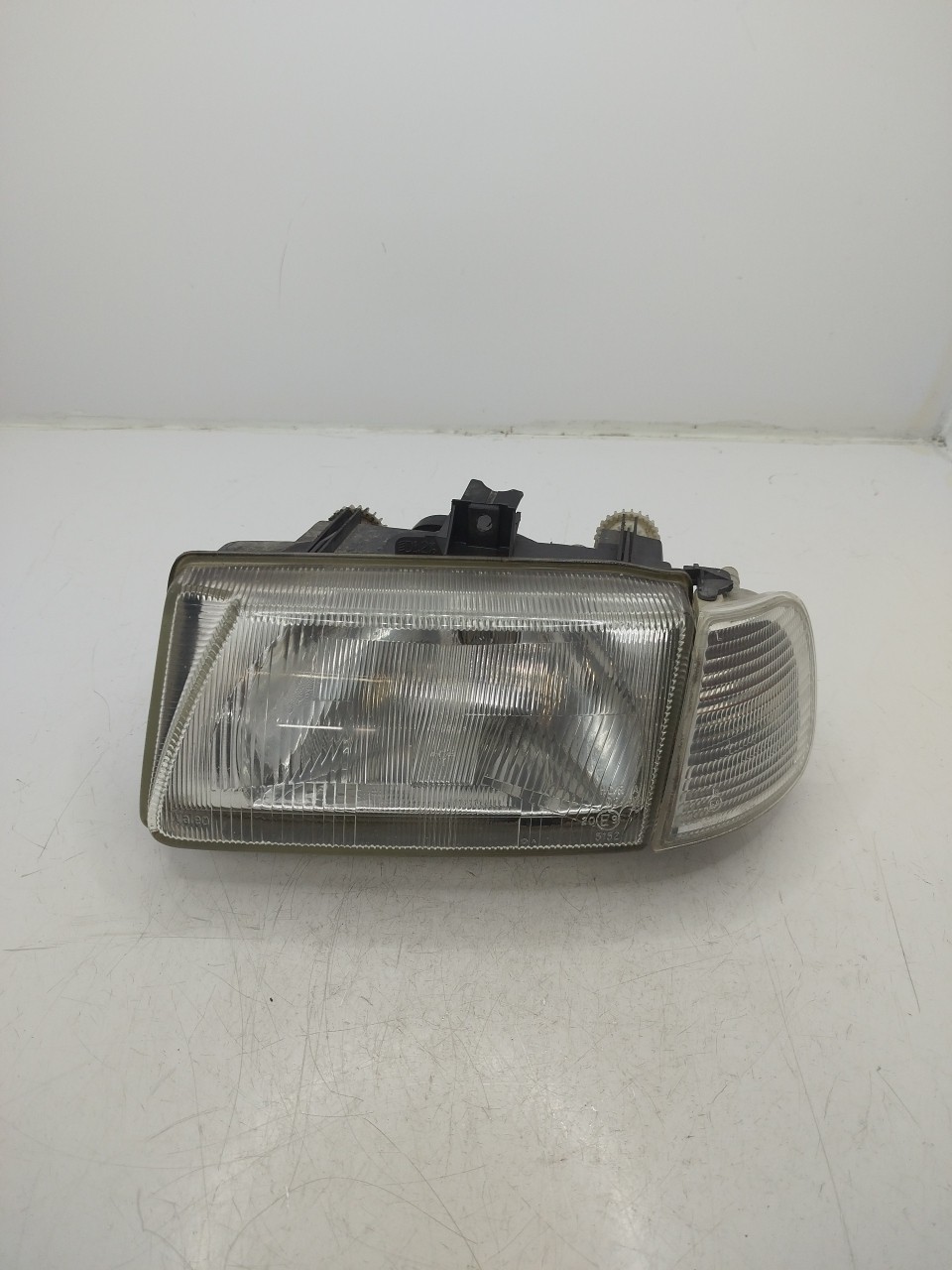 Farol/ Otica Dianteiro ESQ SEAT CORDOBA  de 1993 a 2002
