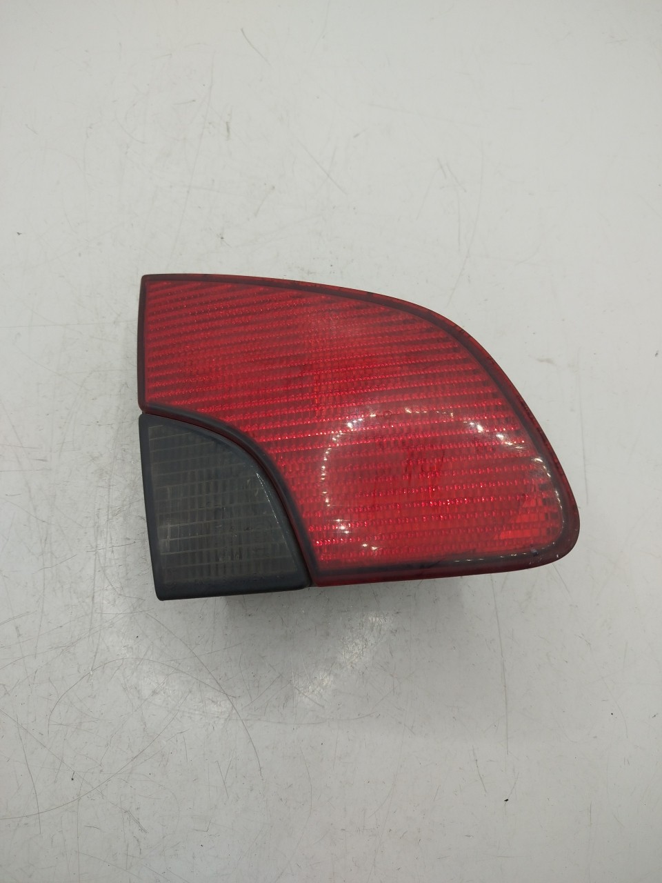 Farolim da Mala ESQ PEUGEOT 406 Break  de 1996 a 2004