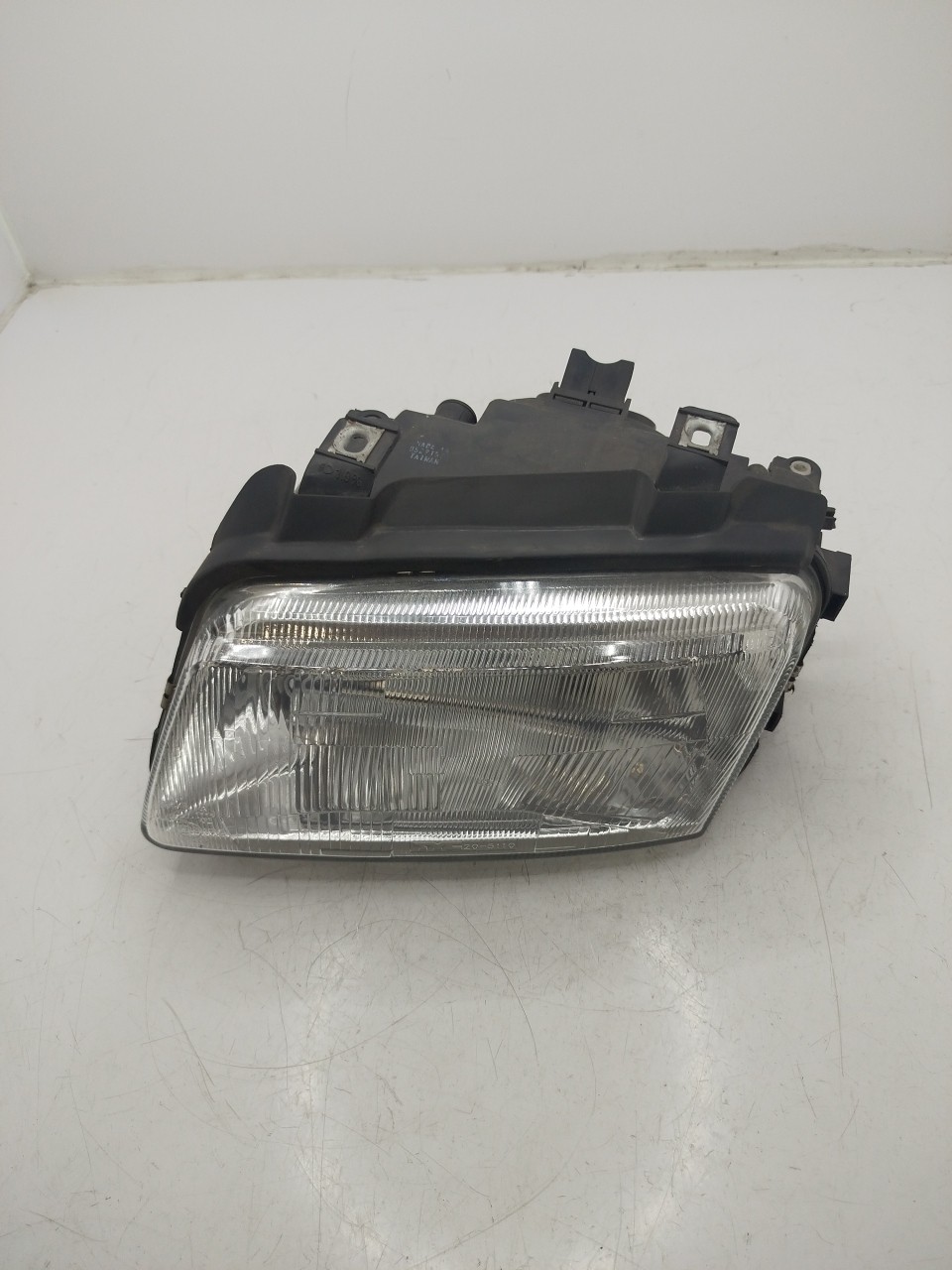 Farol/ Otica Dianteiro ESQ AUDI A4  de 1994 a 2001