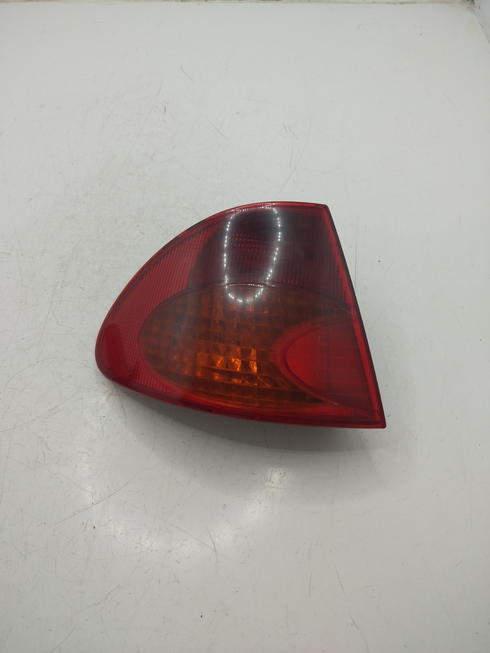 Farolim Stop Esq TOYOTA AVENSIS  de 1997 a 2003