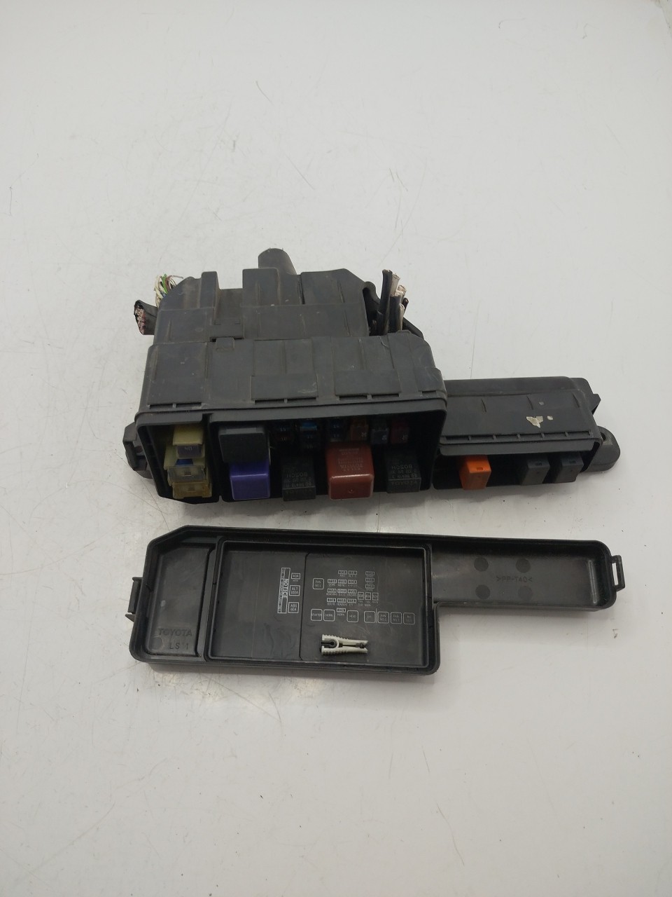 Caixa dos Fusíveis TOYOTA AVENSIS  de 1997 a 2003