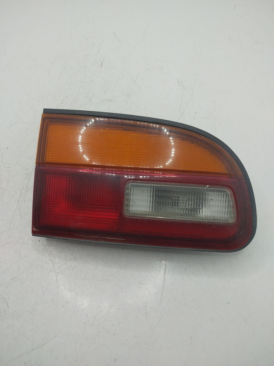 Farolim da Mala ESQ MITSUBISHI L 400 Caixa  de 1994 a 2007