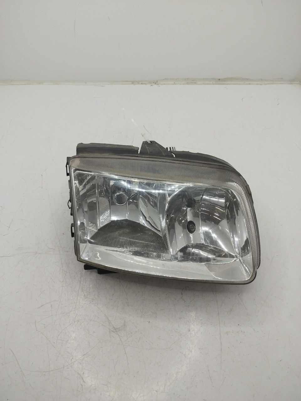Farol/ Otica Dianteiro DTO VOLKSWAGEN Polo  de  a 