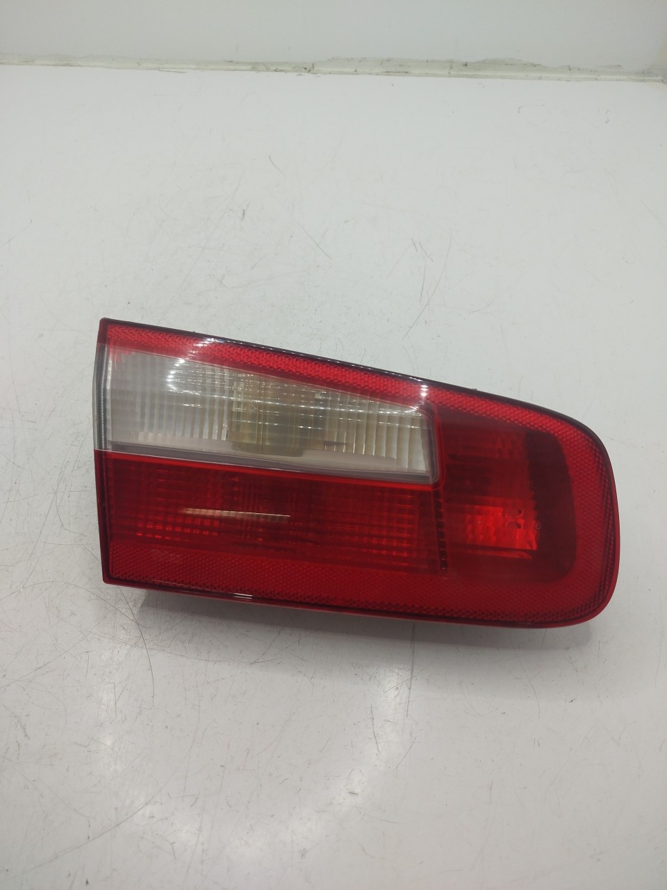 Farolim da Mala ESQ RENAULT LAGUNA II  de 2001 a 2007