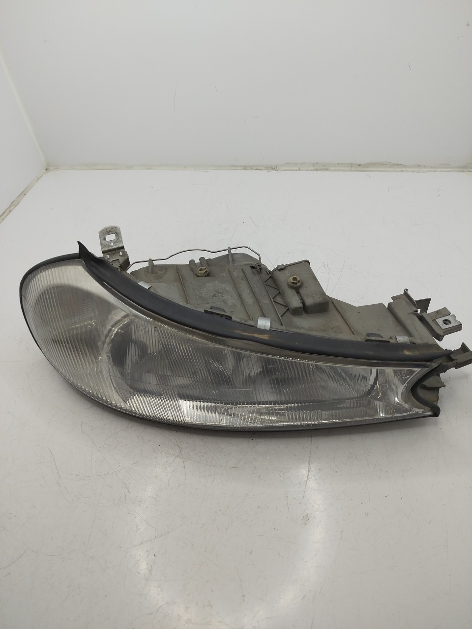 Farol/ Otica Dianteiro DTO FORD Mondeo II Sedan  de  a 