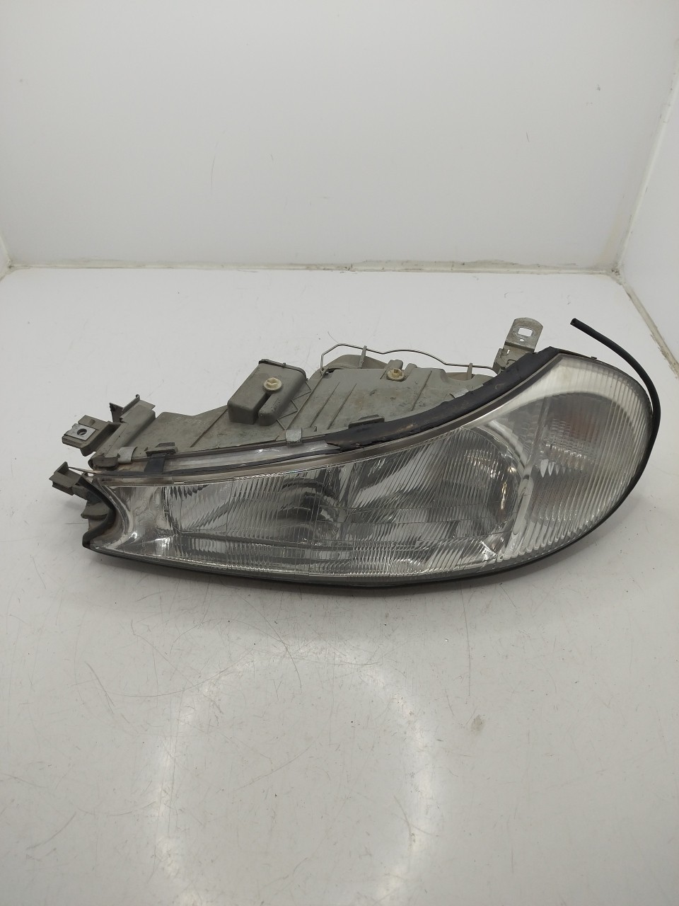 Farol/ Otica Dianteiro ESQ FORD Mondeo II Sedan  de  a 