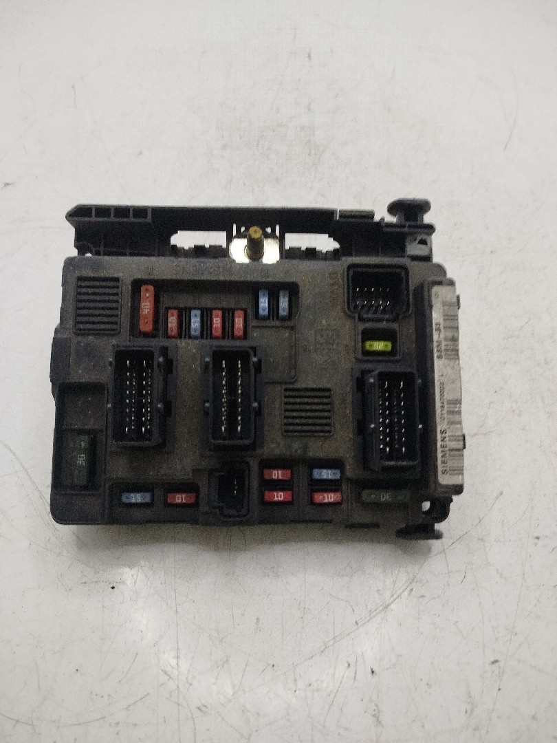 Caixa dos Fusíveis PEUGEOT 206 SW  de 2002 a 0