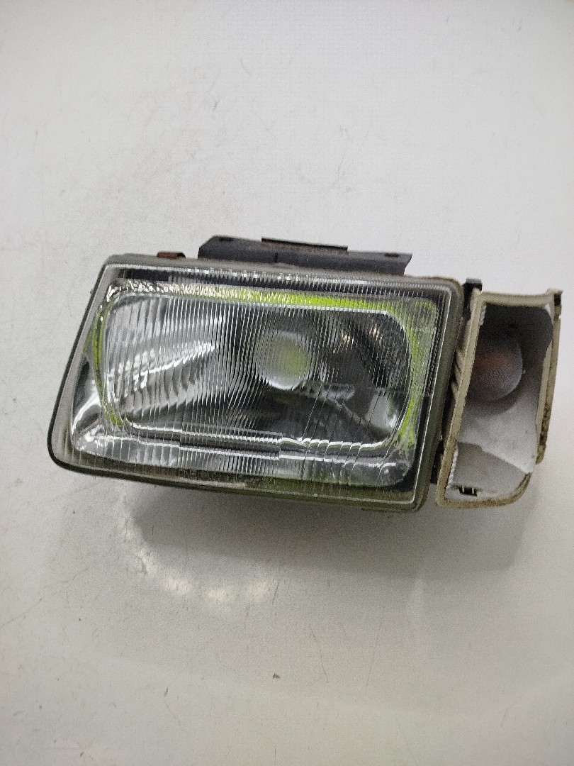 Farol/ Otica Dianteiro ESQ OPEL Corsa A de  a 