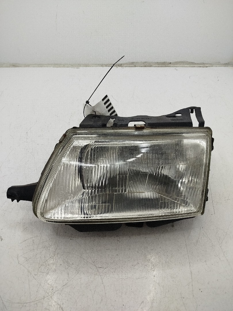 Farol/ Otica Dianteiro ESQ CITROEN SAXO  de 1996 a 2004