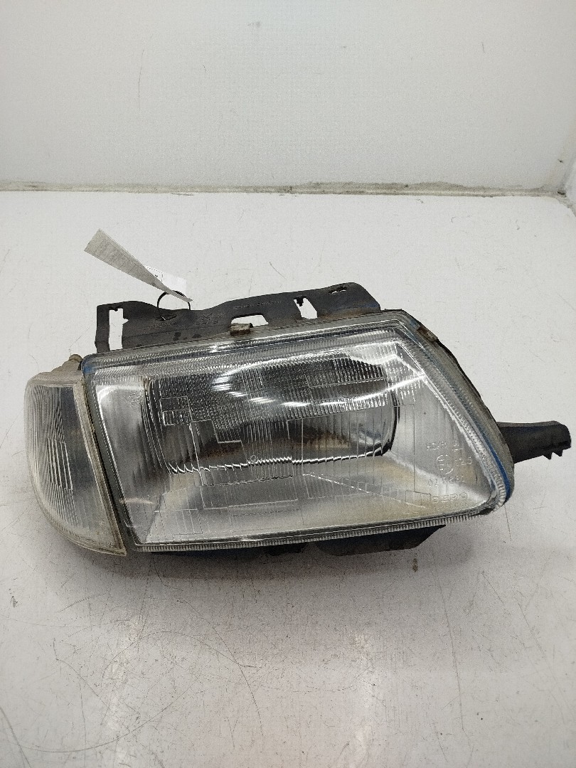 Farol/ Otica Dianteiro DTO CITROEN SAXO  de 1996 a 2004