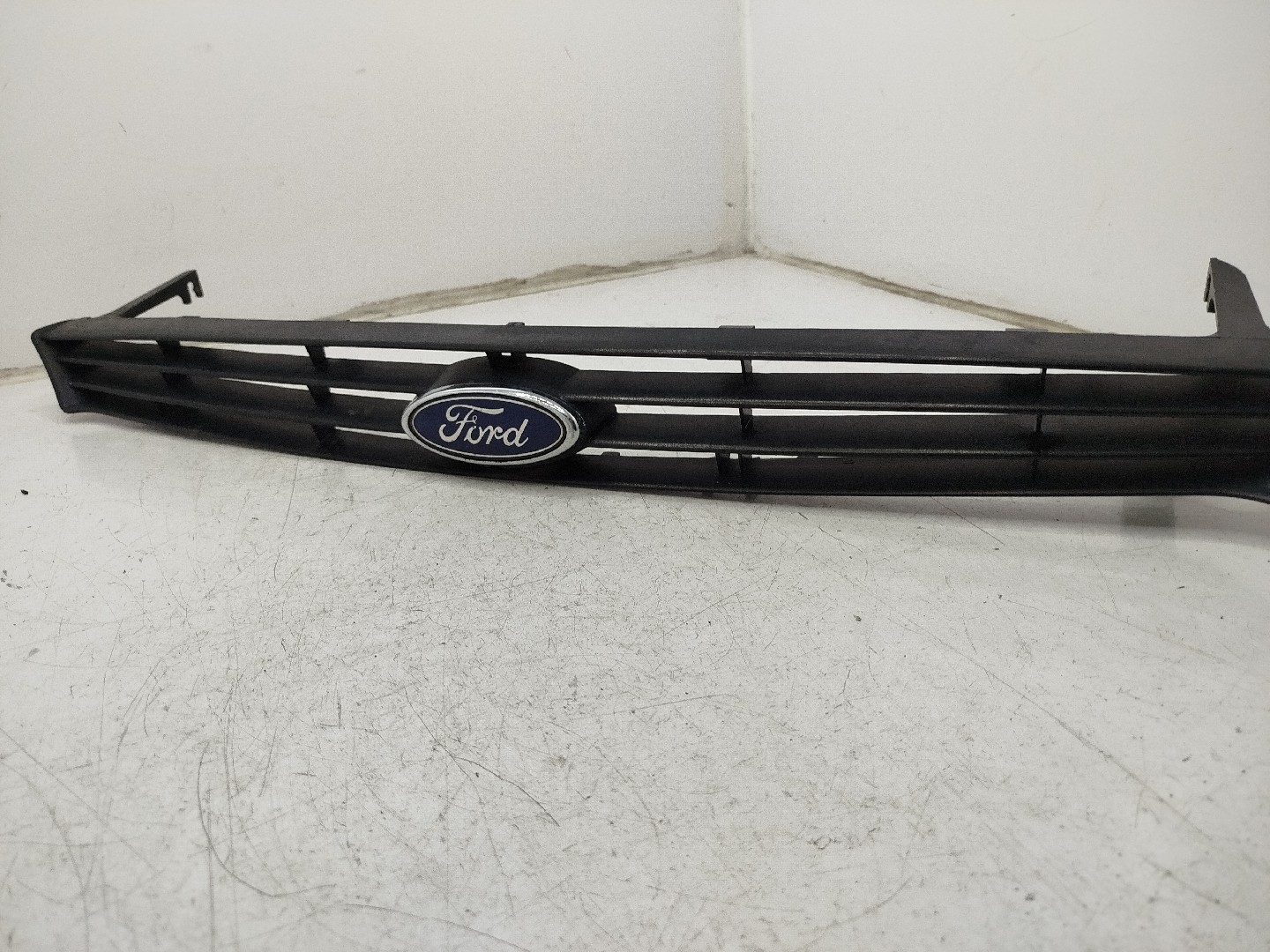 grelha da frente ford focus i carrinha  de  a